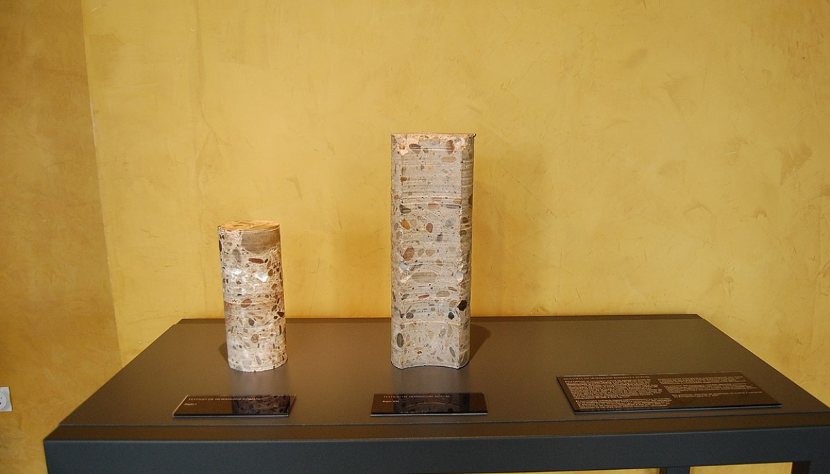 Roman concrete from the 1st century (left), and from the 21st century (right). Caesaraugusta Roman Theater Museum